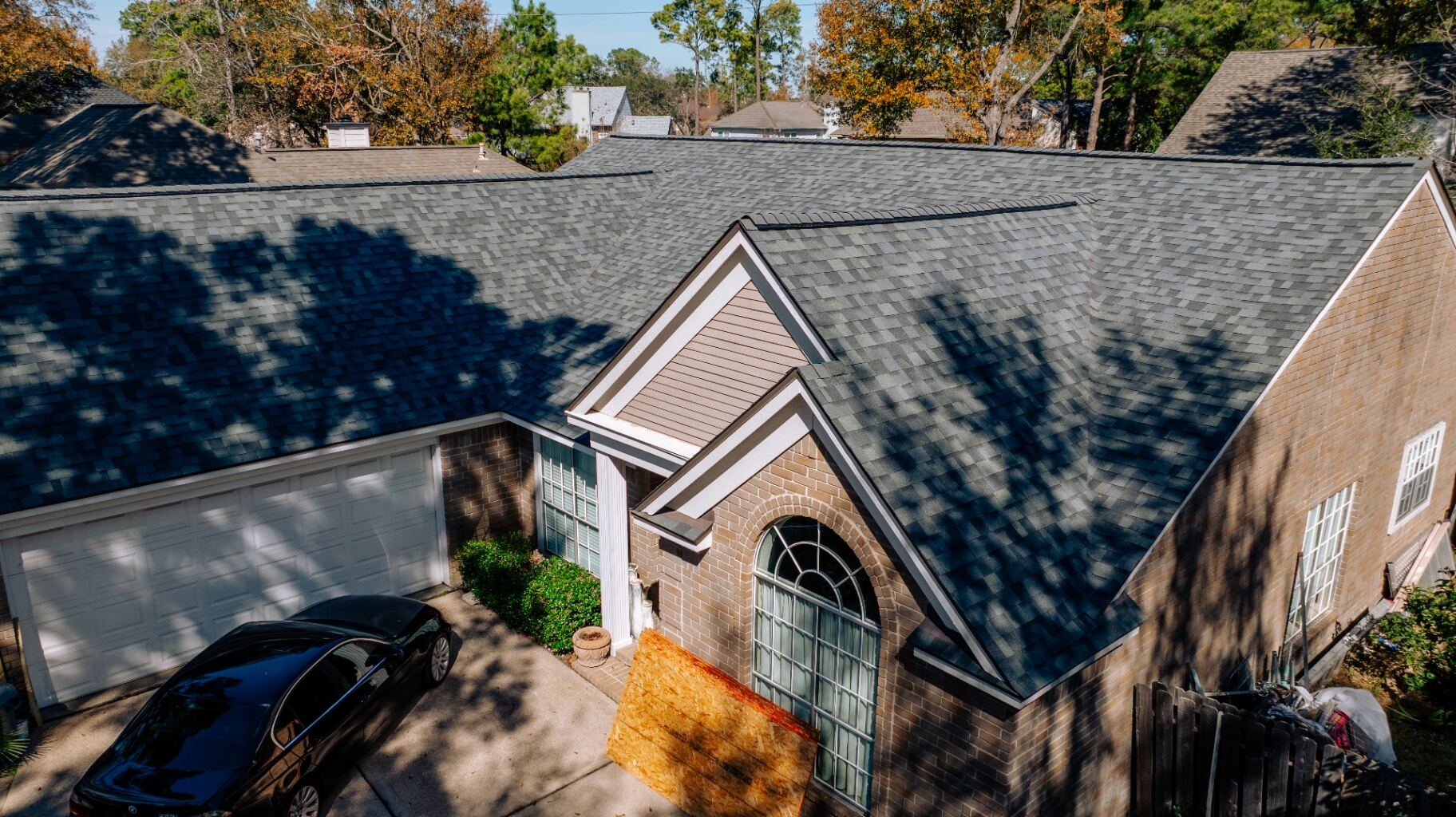 Finished front elevation of the Valley Palms roofing project in Houston